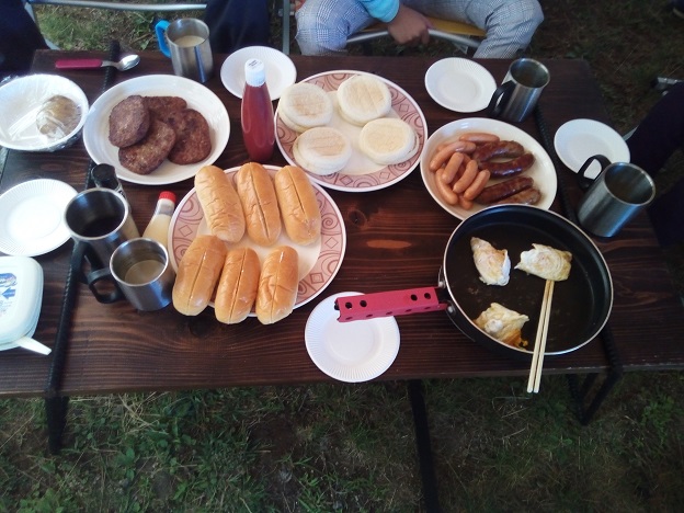 キャンプでの朝食