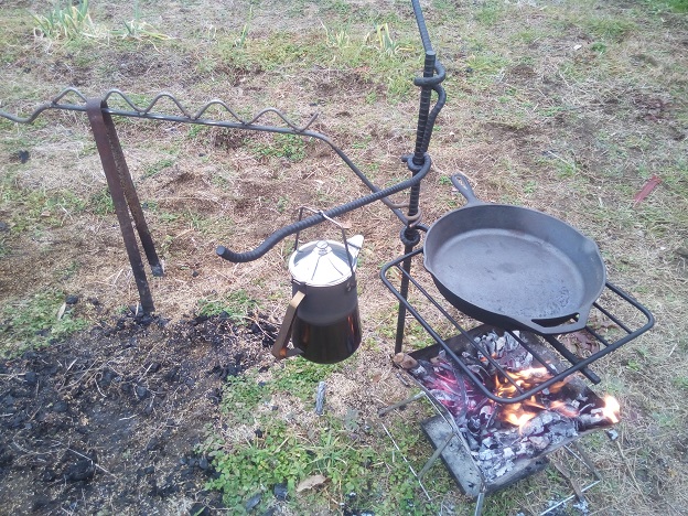 異型鉄筋を使って 焚き火ハンガーを自作 家庭菜園やキャンプ Diyを楽しむサイト