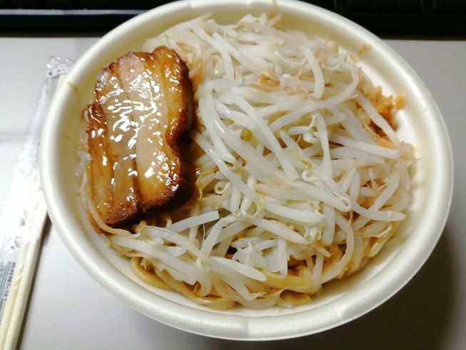 セブンイレブンの豚ラーメンを食べてみた 家庭菜園やキャンプ Diyを楽しむサイト